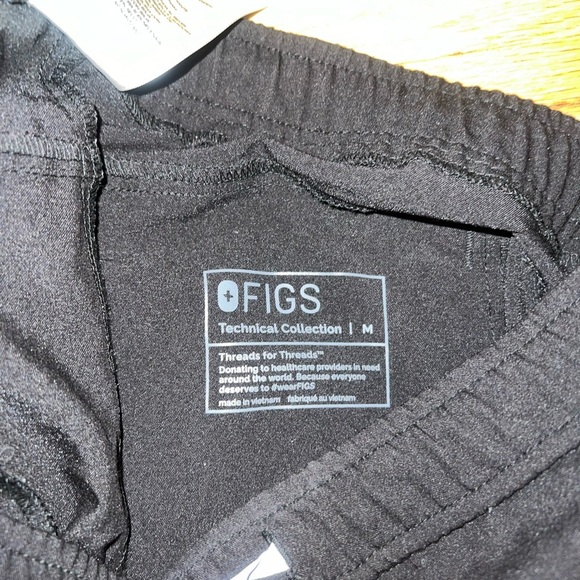 FIGS Slim Scrub Set,  Medium (Leon Three Pocket Scrub Rop + Tansen Jogger) - Picture 4 of 5